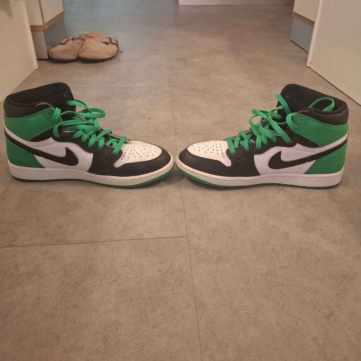 Jordan 1 High "Lucky Green" Size 44 (US 10) *with crease protectors*