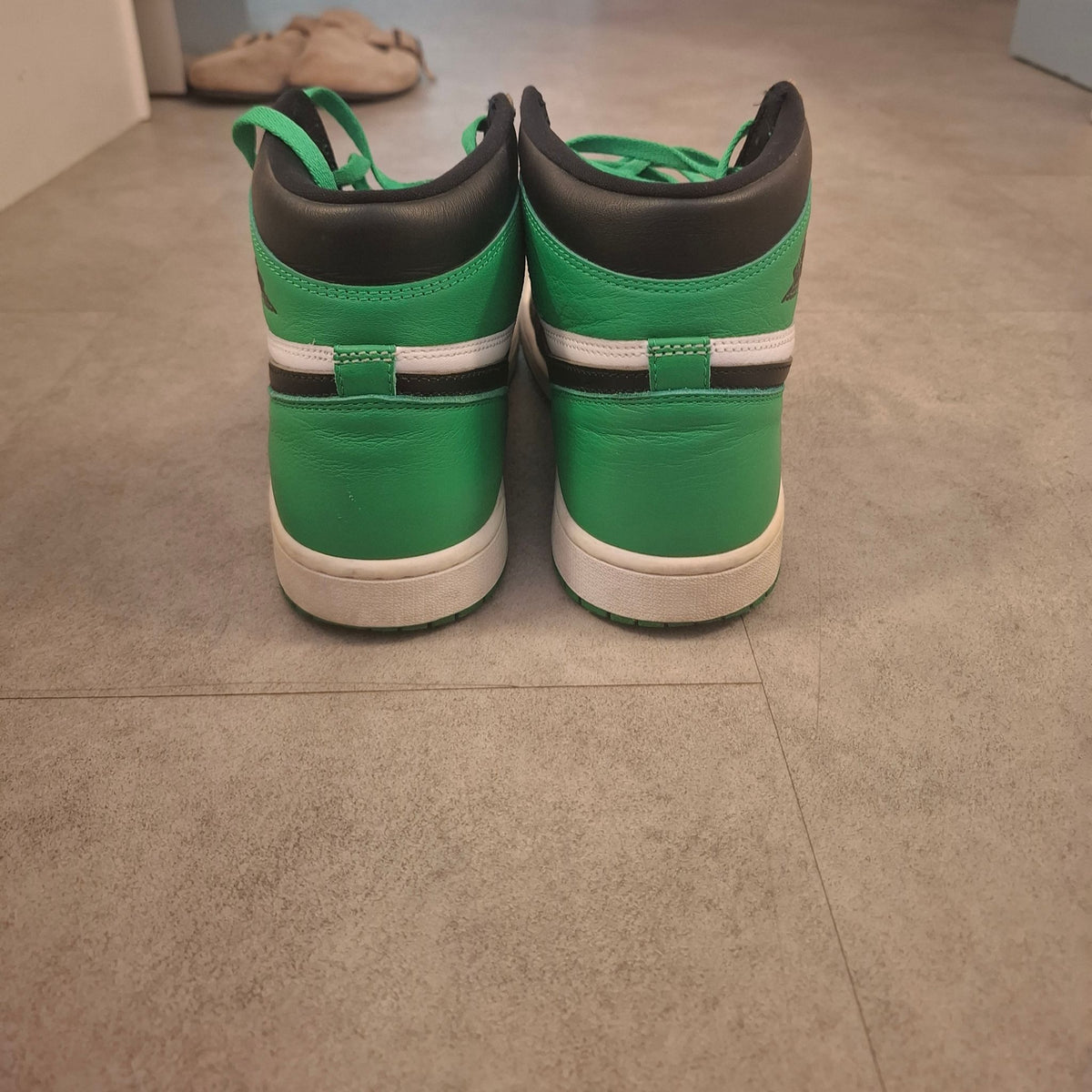 Jordan 1 High "Lucky Green" Size 44 (US 10) *with crease protectors*