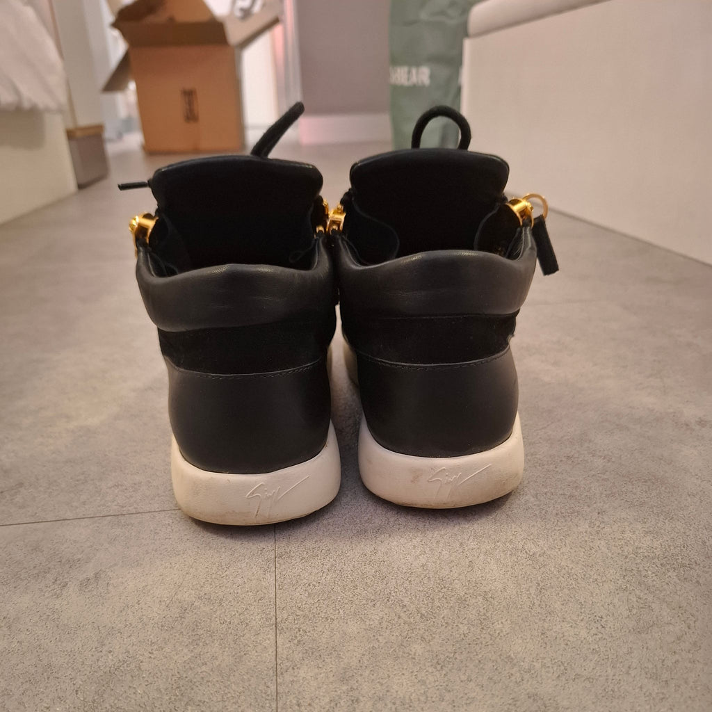[PRE-OWNED] Giuseppe Zanotti Black Leather & Suede "Runner" Sneakers with Gold Hardware – EU 41 (US 8)