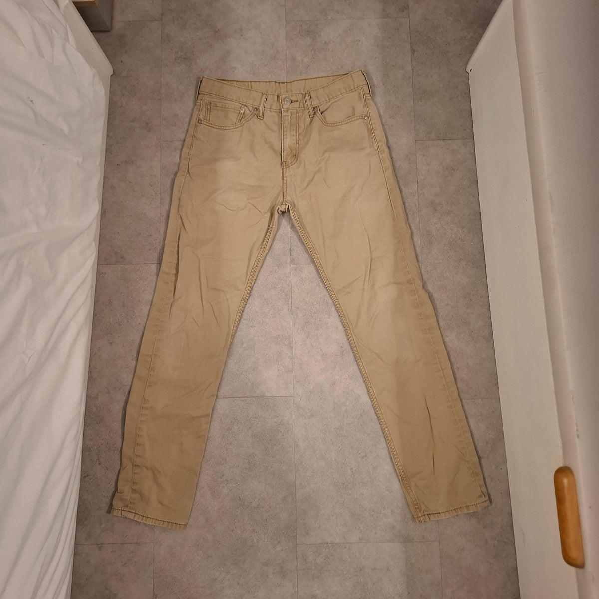 LIKE-NEW Levi's 508™ Regular Taper Beige Chinos – Size W31