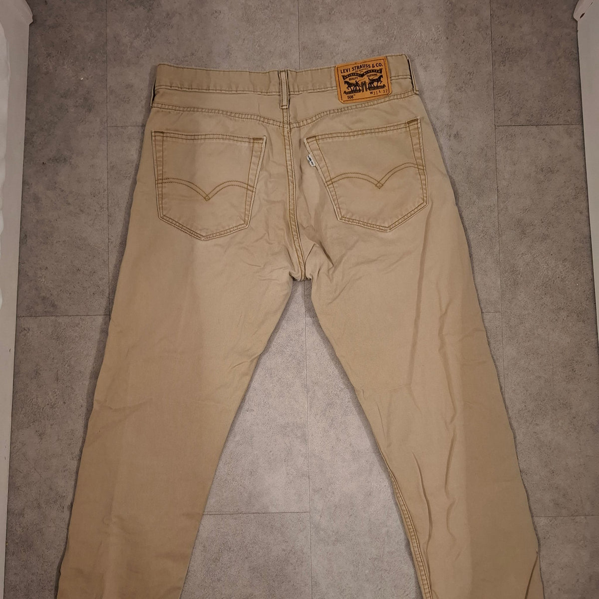 LIKE-NEW Levi's 508™ Regular Taper Beige Chinos – Size W31