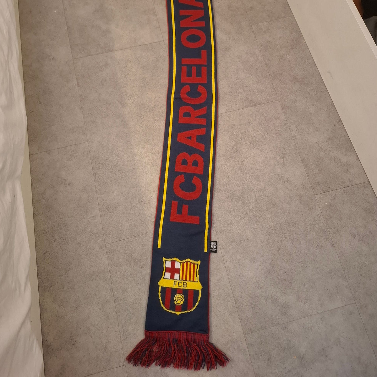 Official FC Barcelona Knitted Fan Scarf – Navy, Red & Gold (Brand New)