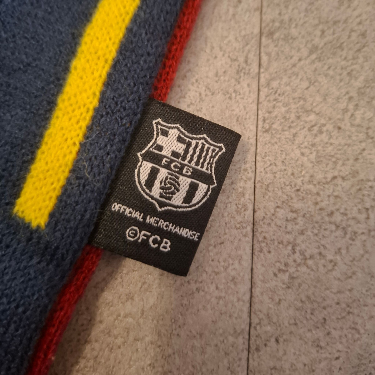 Official FC Barcelona Knitted Fan Scarf – Navy, Red & Gold (Brand New)